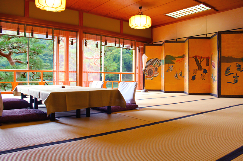 嵐山 熊彦の店内