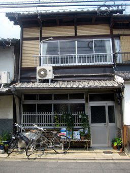 ゲストハウス 楽天堂の外観