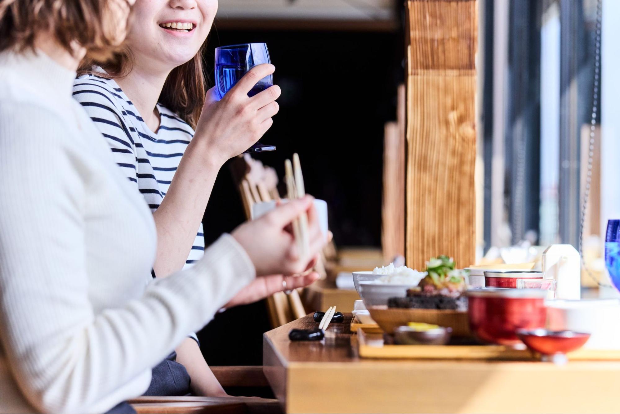 梅田 ちょうつがひの店内