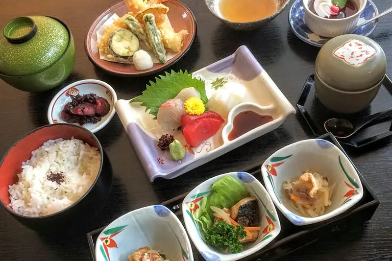 定食の画像