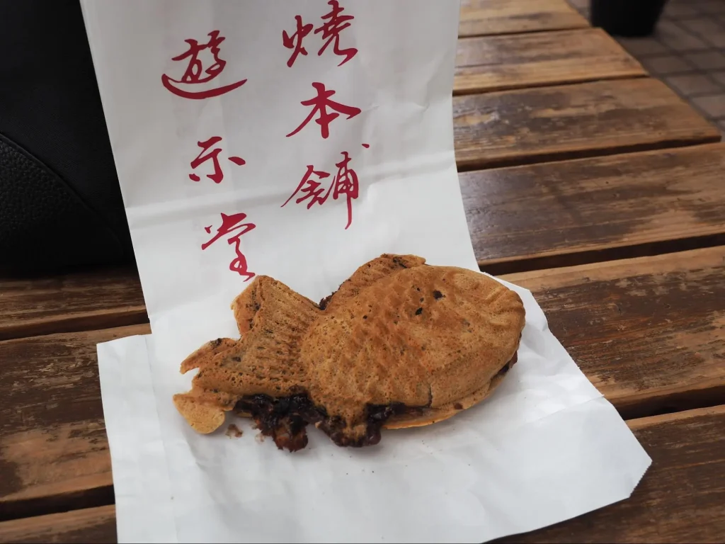 姫路駅から姫路城までは食べ歩き